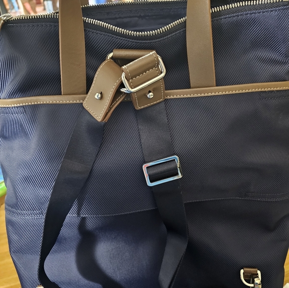 Travelpro travel and leisure convertible bag - Picture 3 of 4